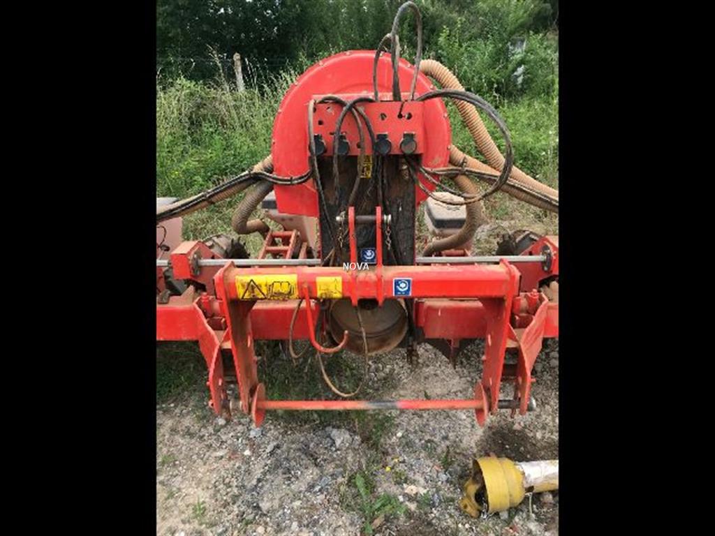 KUHN PLANTEUR JUNIOR d occasion Semoir à grains 2010