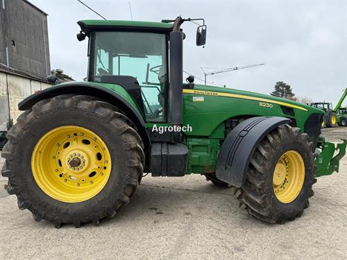 John Deere 8230