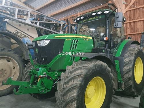 John Deere 6215R