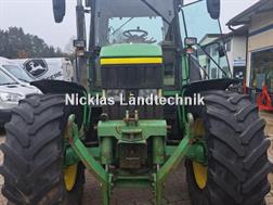 John Deere 6810