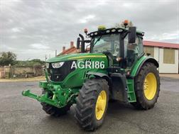 John Deere 6135R