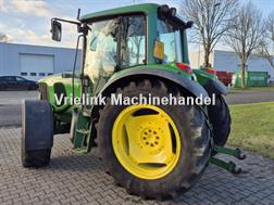 John Deere 6220