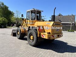 Liebherr L521 met Puin-Bak. Extra hydr functies.