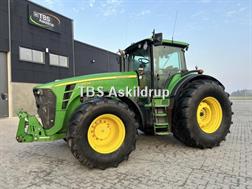 John Deere 8530