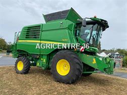John Deere T670
