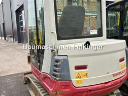 Takeuchi TB228 mit Powertilt
