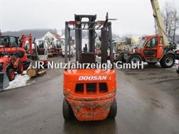 Doosan D25G - Triplex 6,10m + Seitenschieber