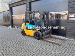 Komatsu FG 25 T LPG heftruck Freelift Triplex Sideshift