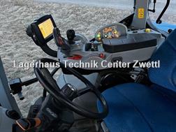 New Holland T 7030