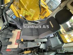 Komatsu PC228USLC-11