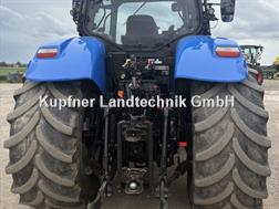 New Holland T 7040