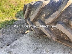 John Deere 520/85R38