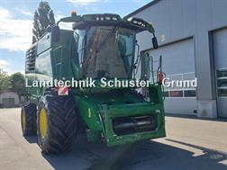 John Deere T 560