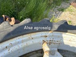 Michelin 9.5-44 og 8.3r32. Prisen er for alle 6 stk.