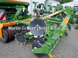 Amazone Catros + 3003 mit Matrikprofil-Keilringwalze