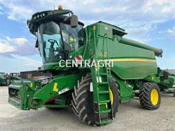 John Deere T670