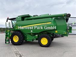 John Deere T 670