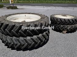 BKT 380/90 R46 und  270/950 R36