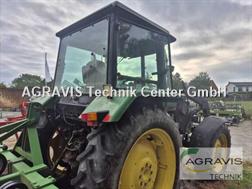 John Deere 2140